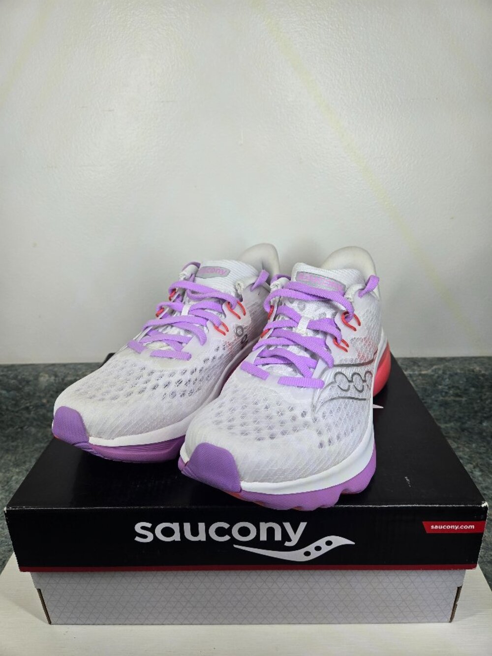 Saucony Kinvara 16 Women's Running Shoes White Crocus S11020-241 Size 6.5 NIB